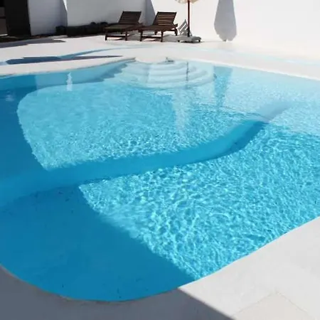 Sleeps 8 Pool Wifi Apartment Masdache